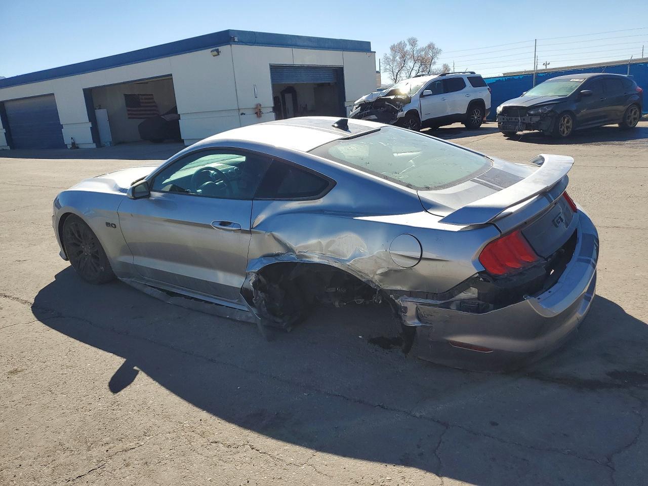 2022 Ford Mustang Gt - zdjęcie 2