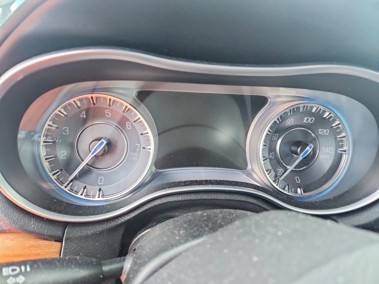 2015 Chrysler 300 - zdjęcie 9