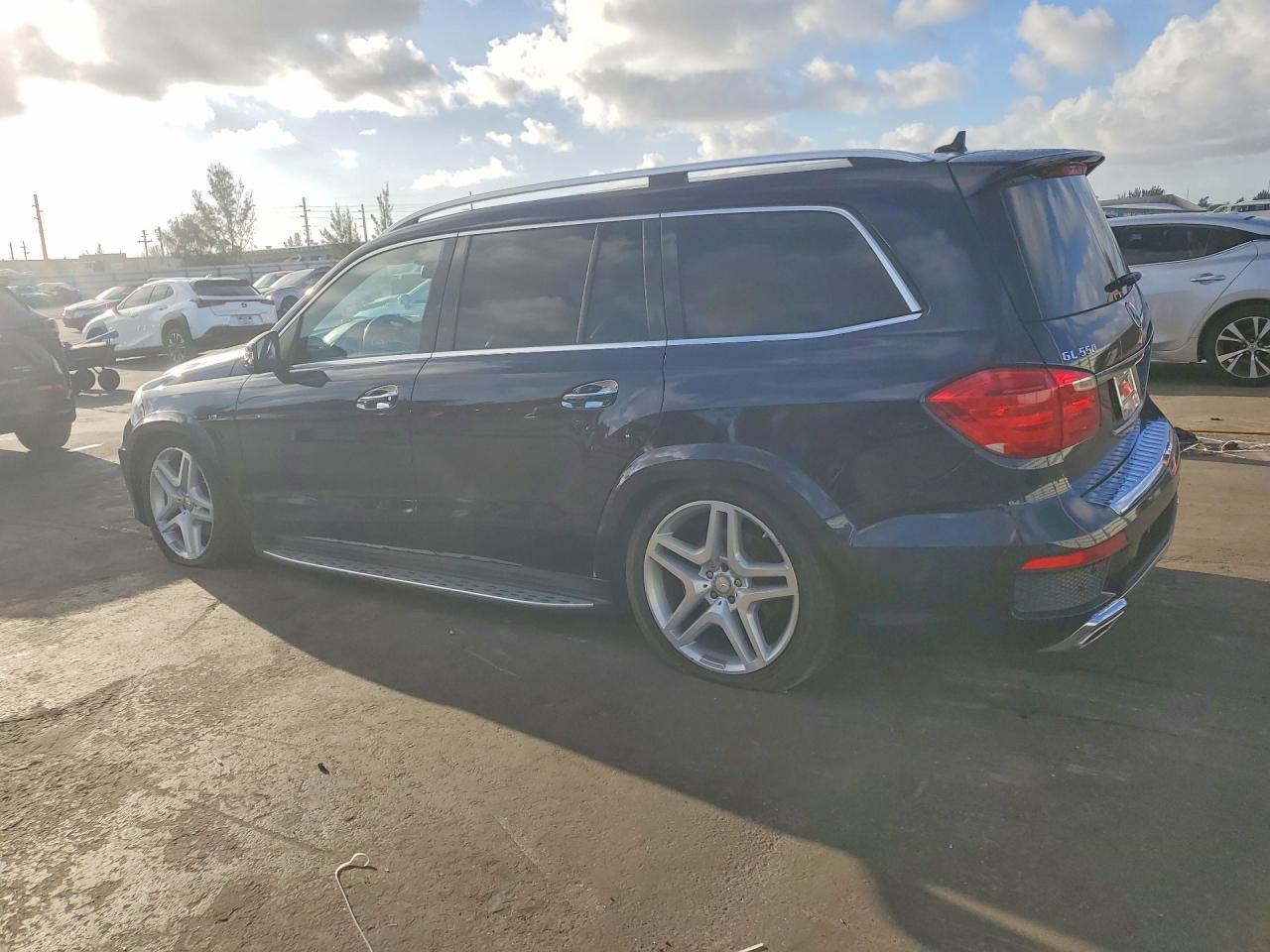 2015 Mercedes-Benz Gl 550 4Matic - zdjęcie 2