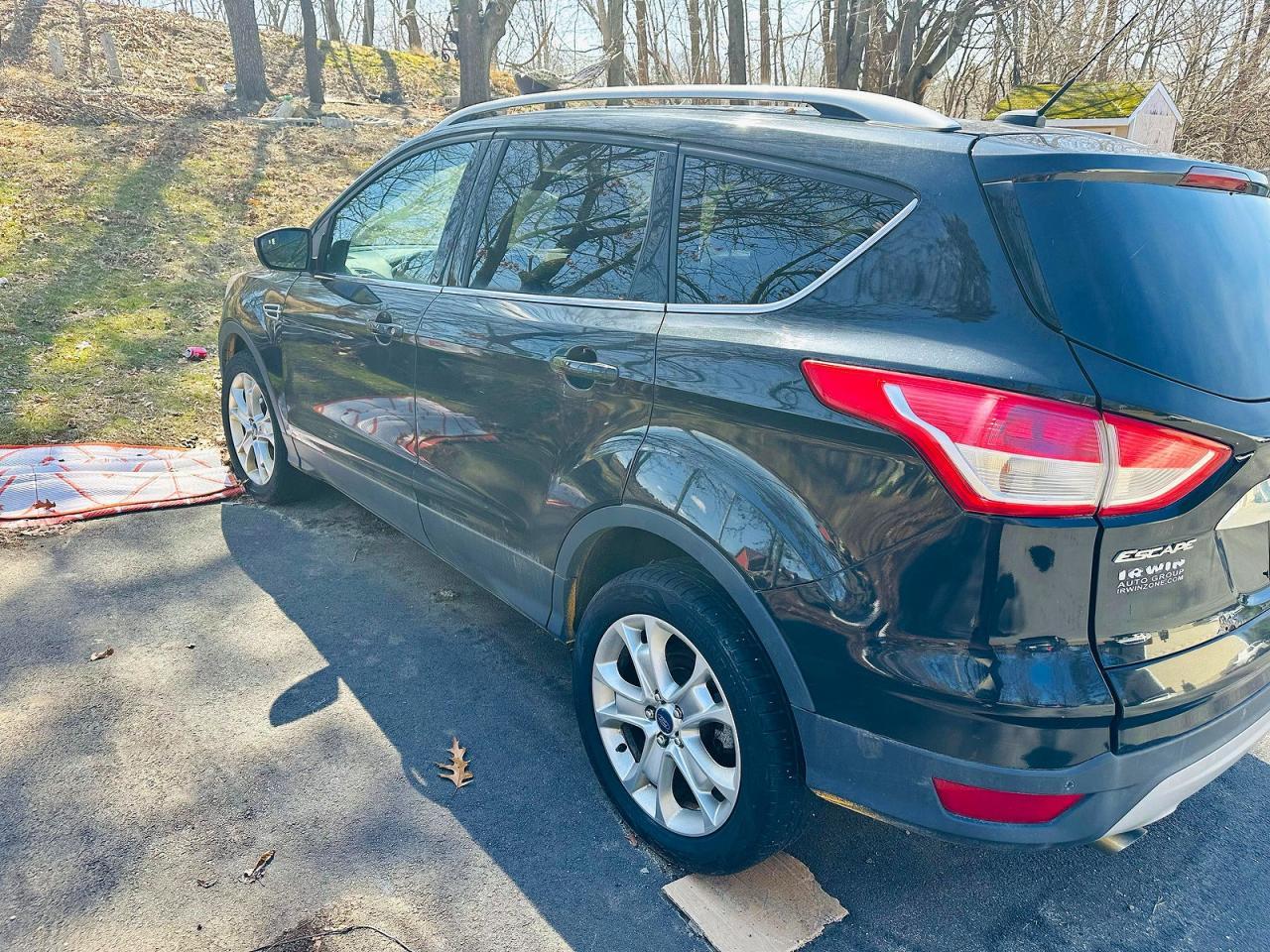 2014 Ford Escape Titanium - zdjęcie 2