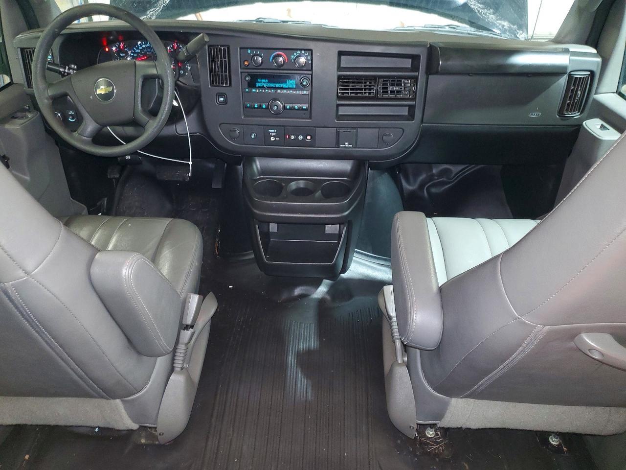 2022 Chevrolet Express G2500 Ls - zdjęcie 8