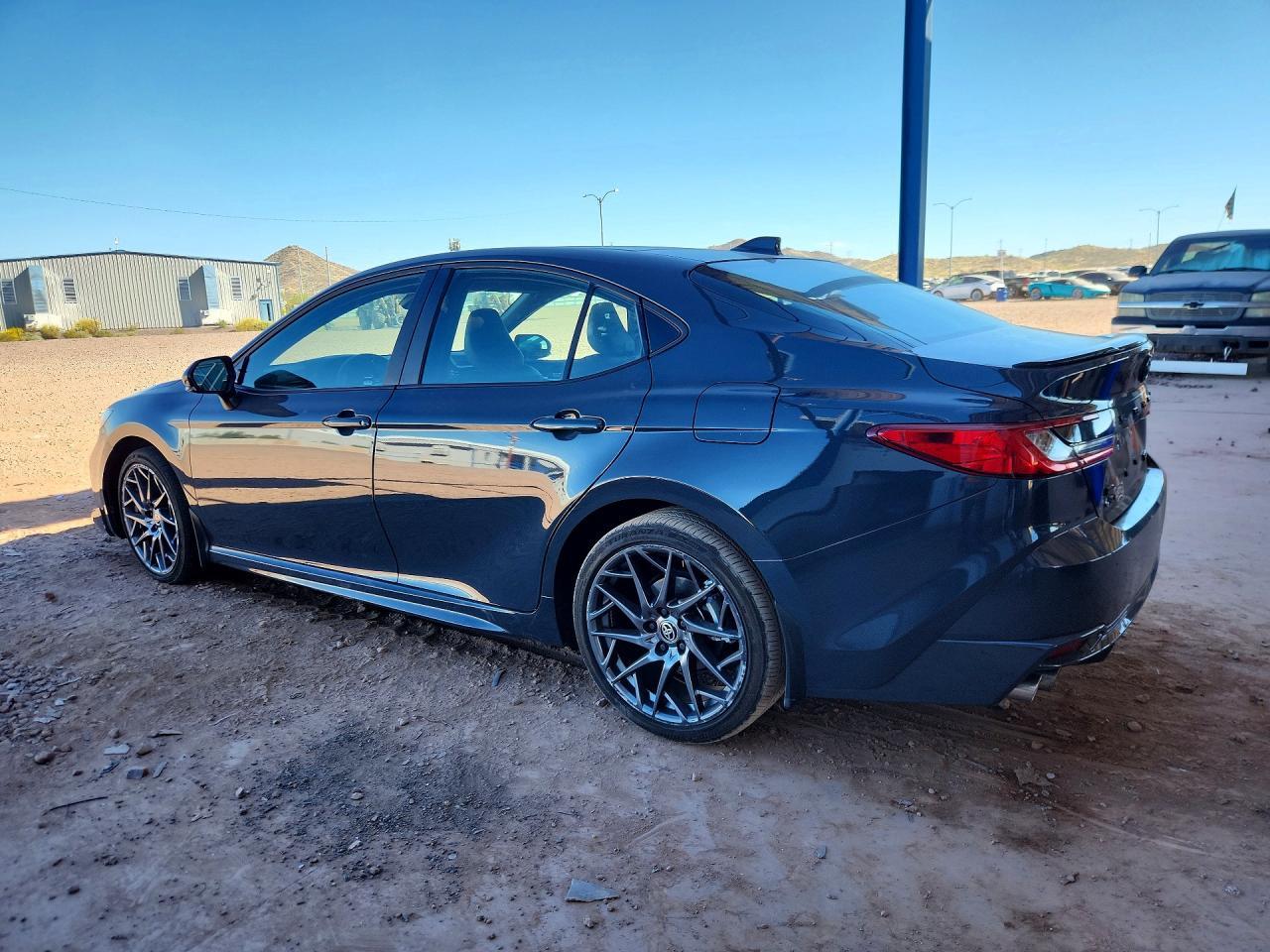 2025 Toyota Camry Xse - zdjęcie 2