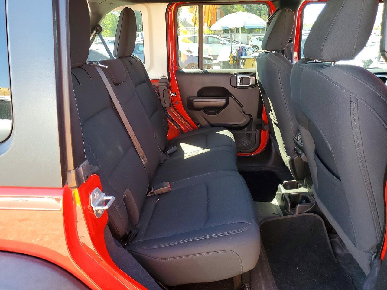 2020 Jeep Wrangler Unlimited Sport - zdjęcie 11