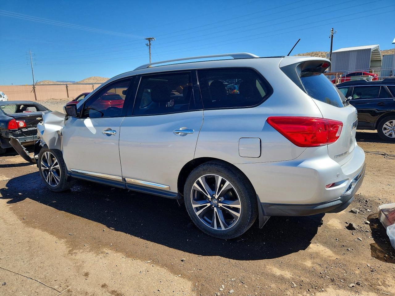 2017 Nissan Pathfinder Platinum - zdjęcie 2