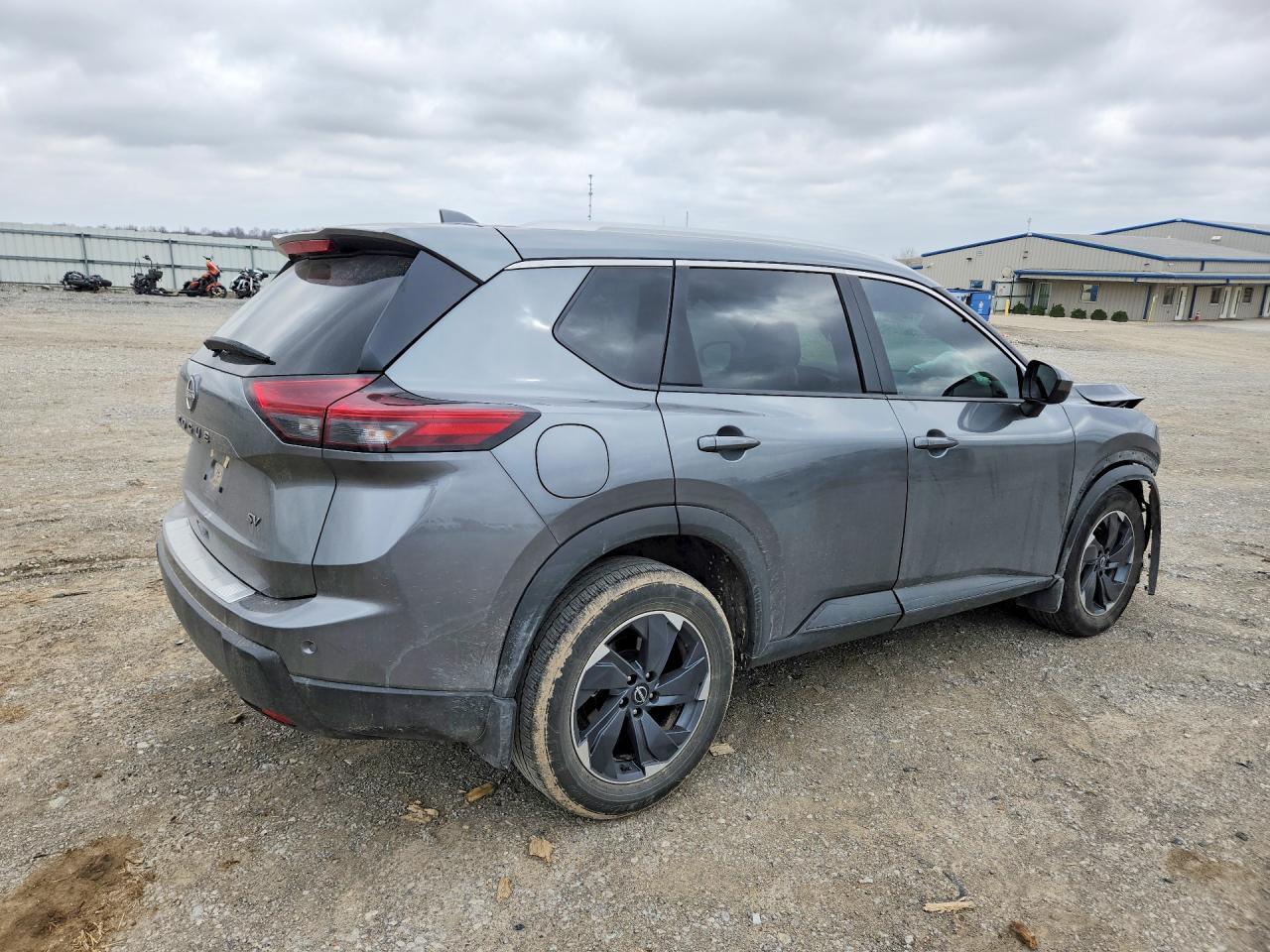 2024 Nissan Rogue Sv - zdjęcie 3