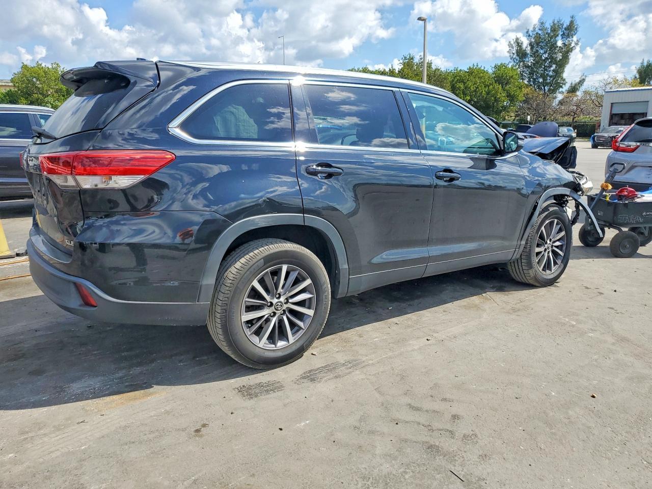 2019 Toyota Highlander Xle - zdjęcie 3
