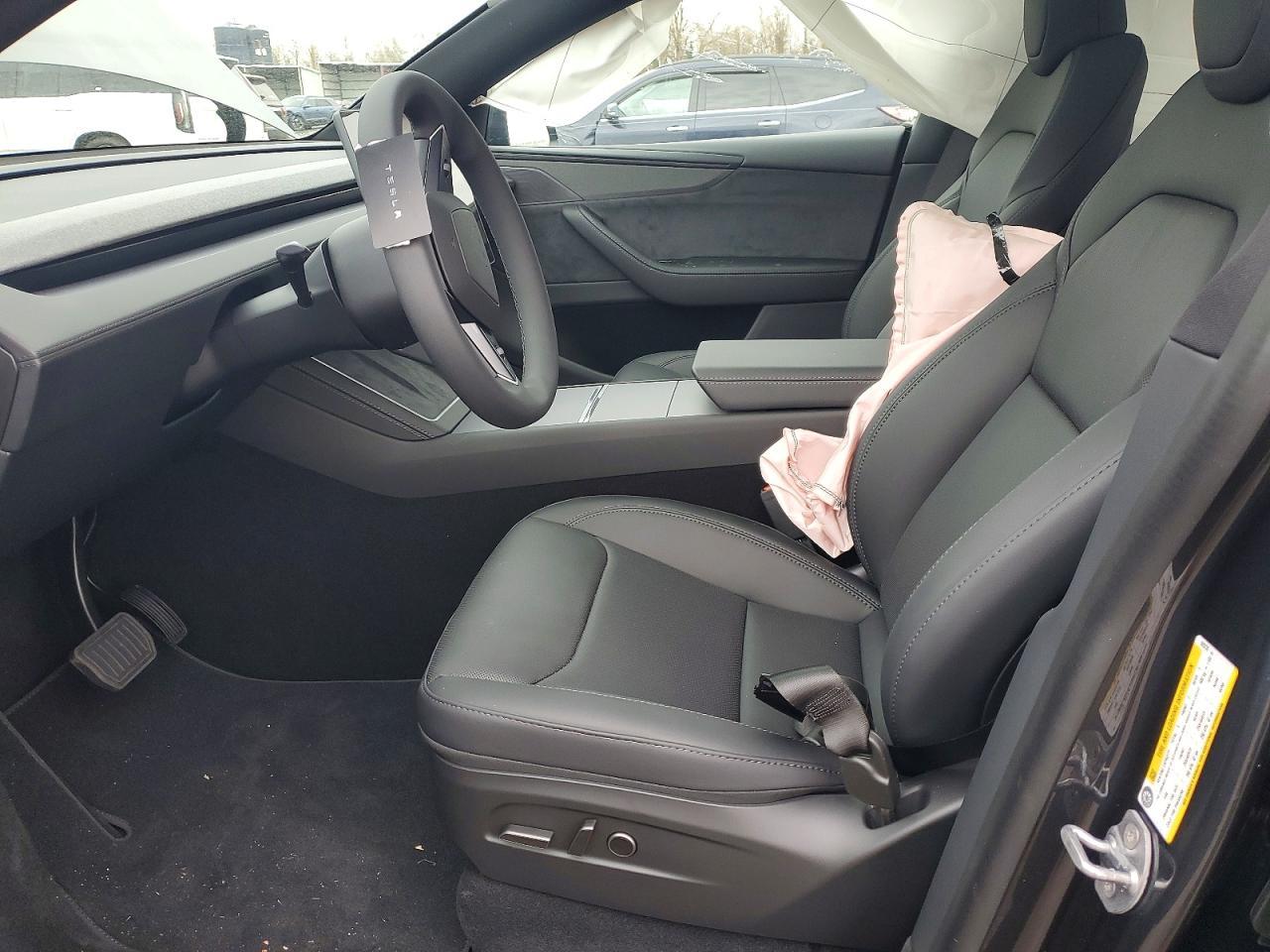 2026 Tesla Model Y - zdjęcie 7