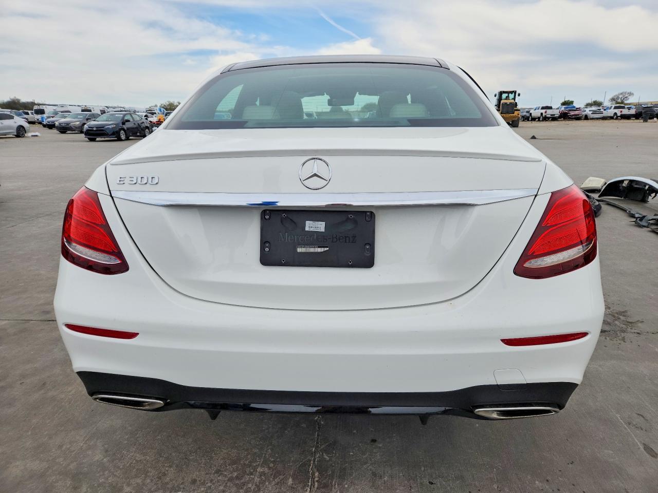 2019 Mercedes-Benz E 300 - zdjęcie 6