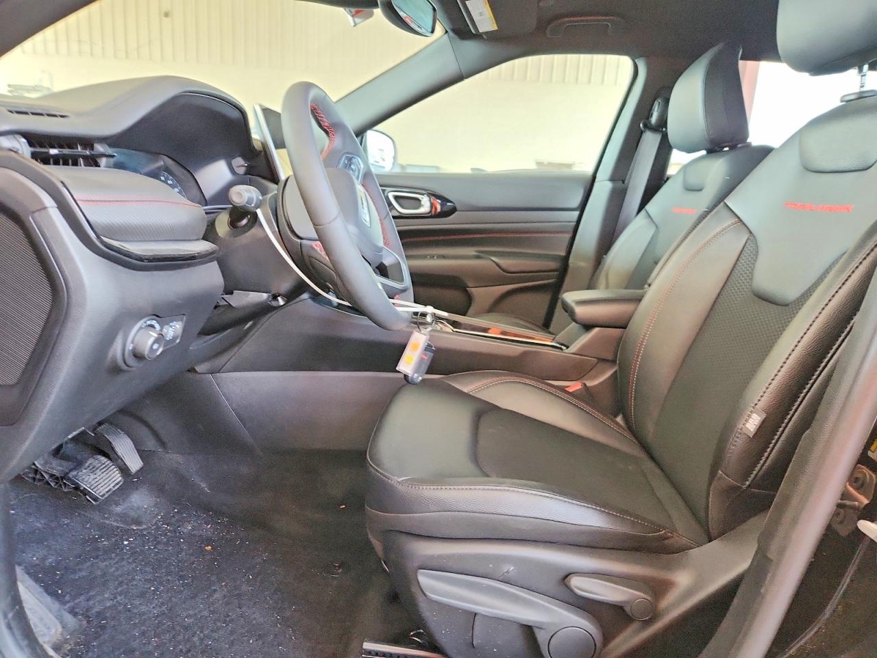 2025 Jeep Compass Trailhawk - zdjęcie 7