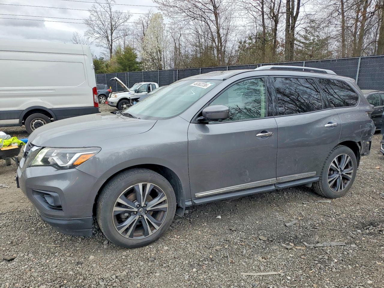 2019 Nissan Pathfinder Platinum - zdjęcie główne