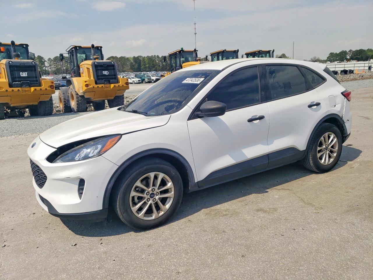 2020 Ford Escape S - zdjęcie główne