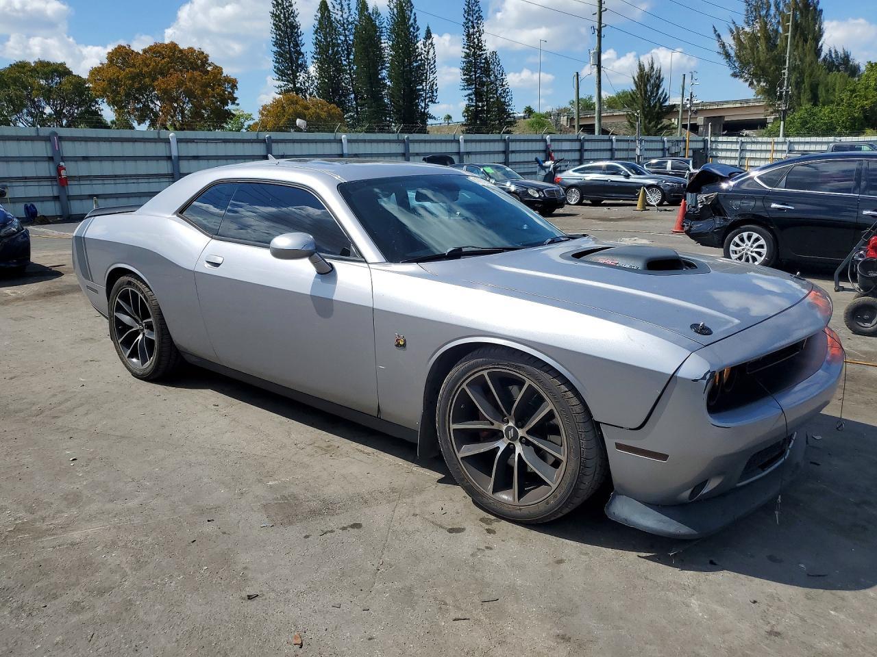 2015 Dodge Challenger R - zdjęcie 4