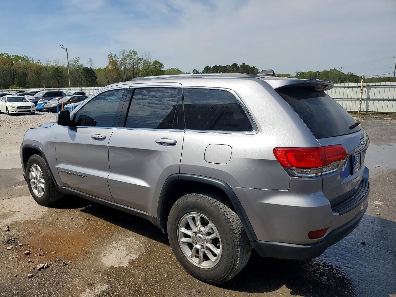 2018 Jeep Grand Cherokee Laredo - zdjęcie 2