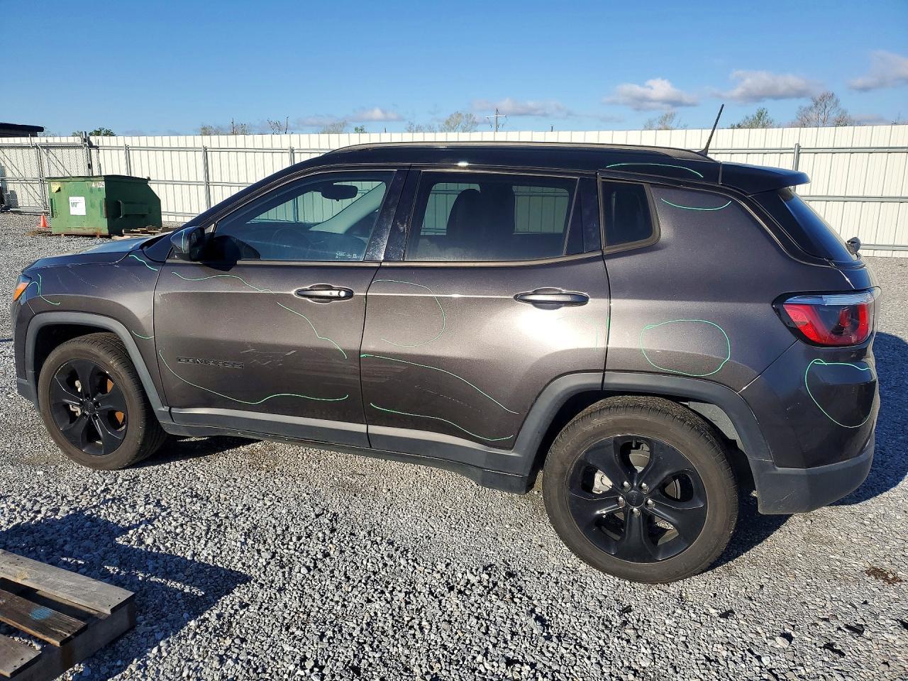 2020 Jeep Compass Latitude - zdjęcie 2