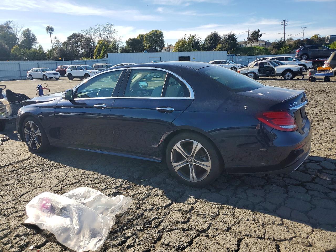 2018 Mercedes Benz E 300 - zdjęcie 2