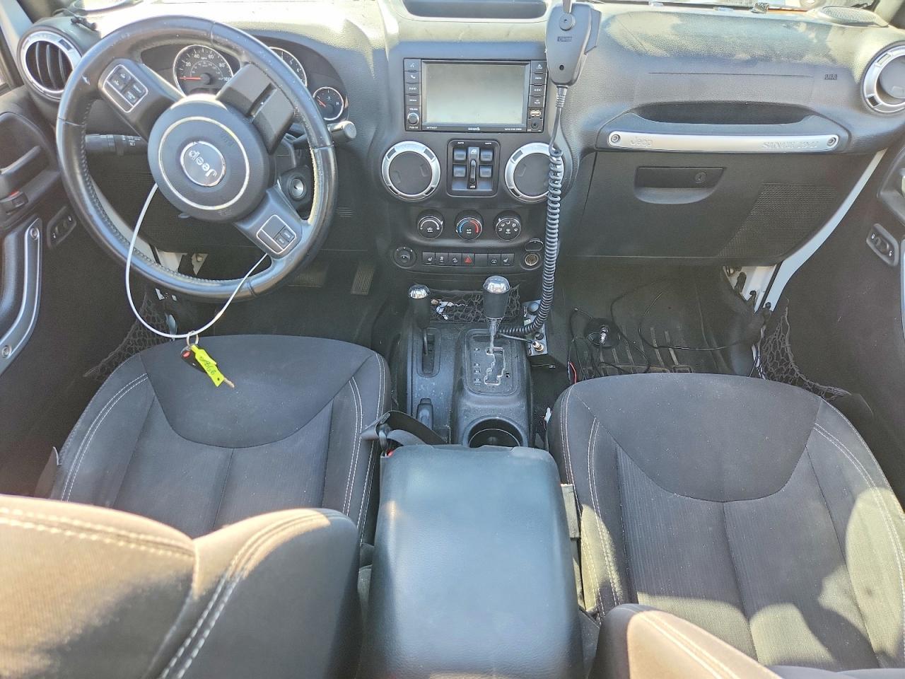 2015 Jeep Wrangler Unlimited Sahara - zdjęcie 8