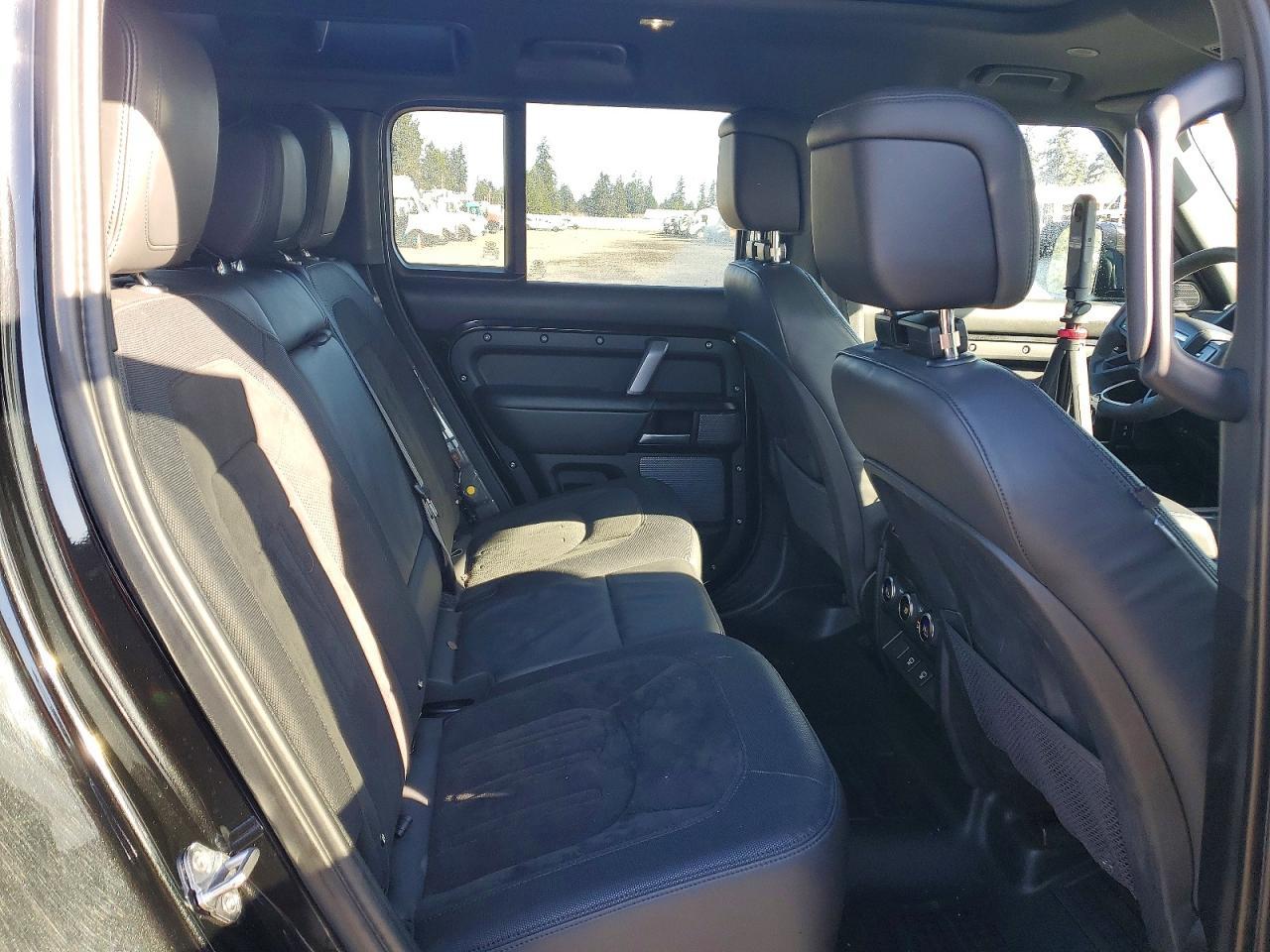 2023 Land Rover Defender 110 - zdjęcie 11