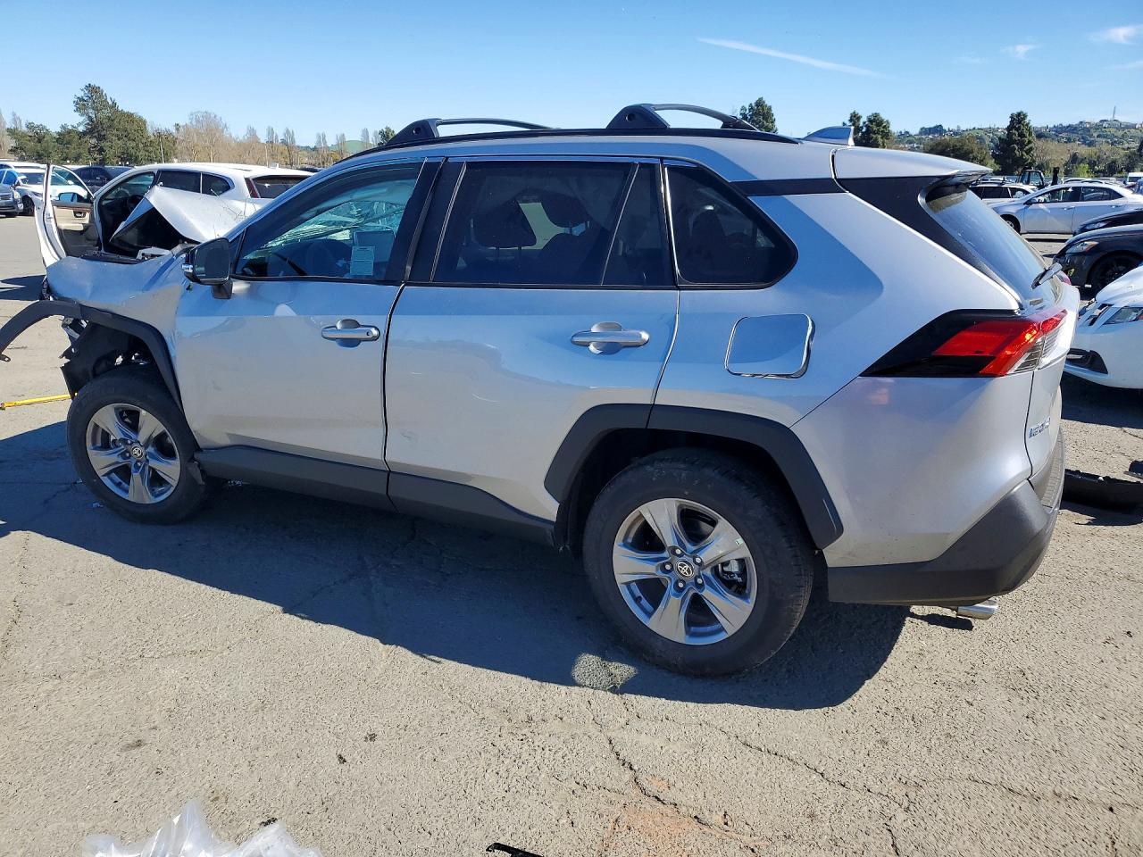 2025 Toyota Rav4 Xle - zdjęcie 2