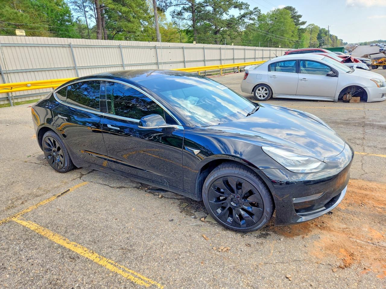 2019 Tesla Model 3 - zdjęcie 4