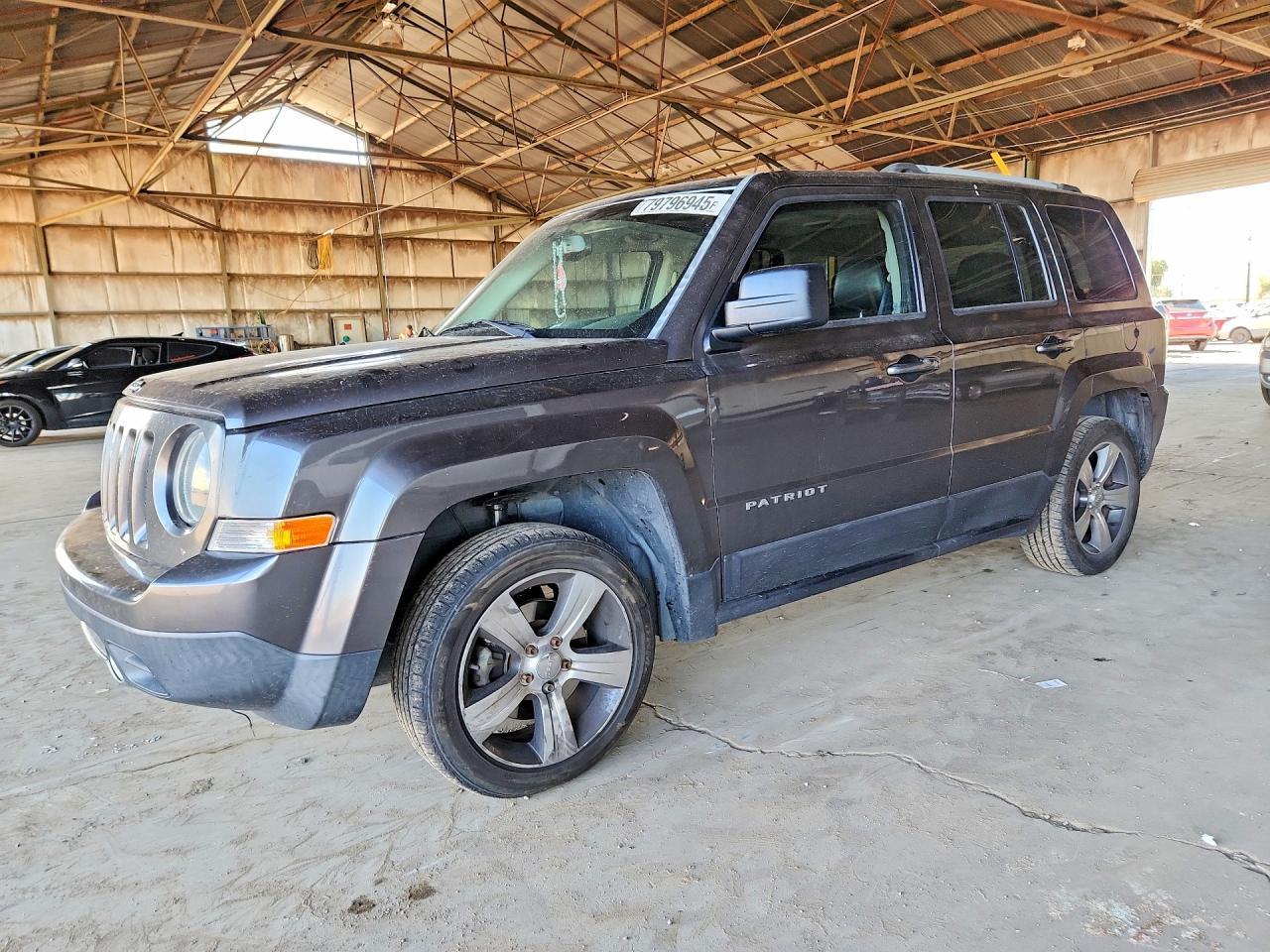 2016 Jeep Patriot Latitude - zdjęcie główne