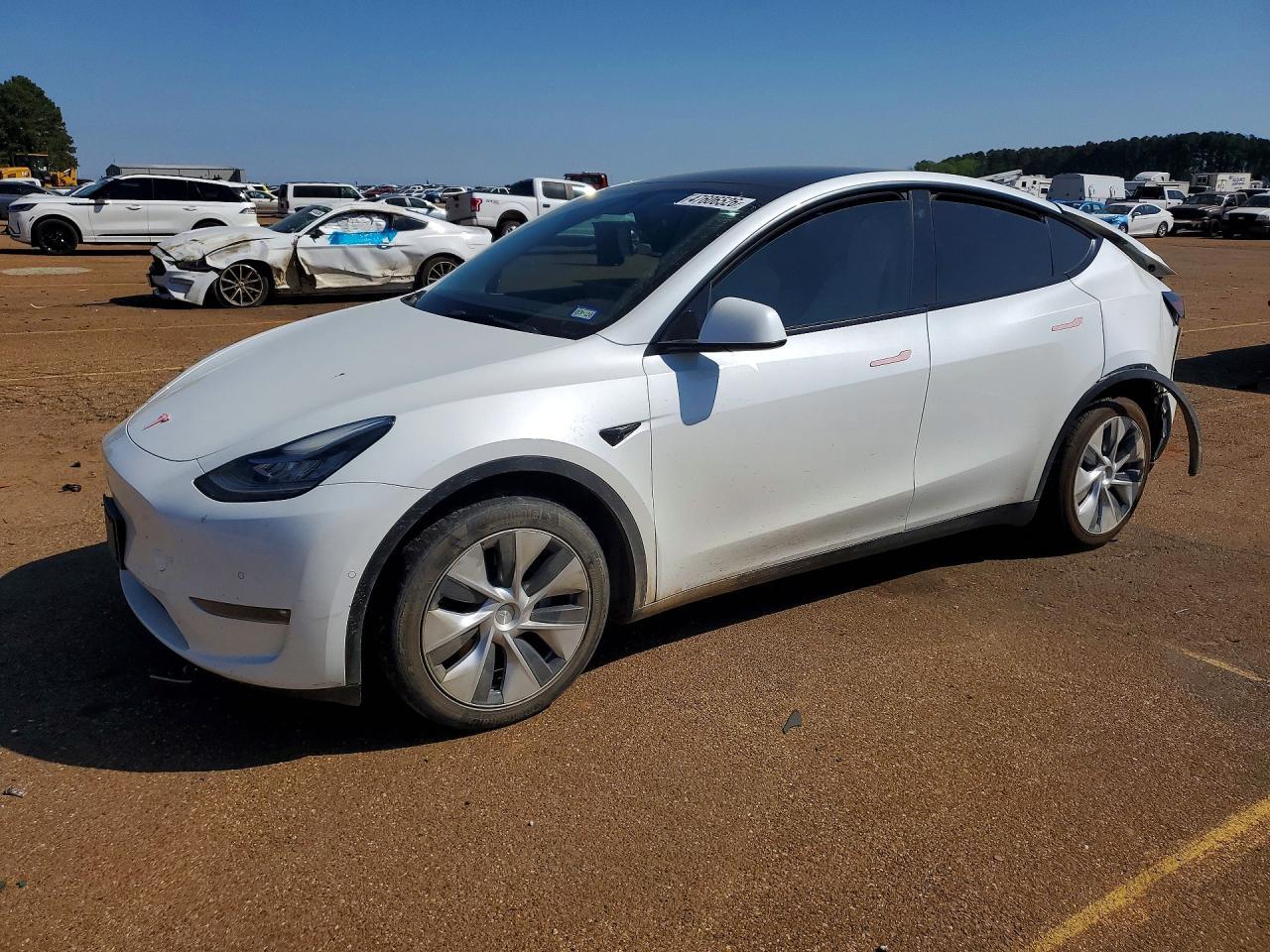 2021 Tesla Model Y - zdjęcie główne