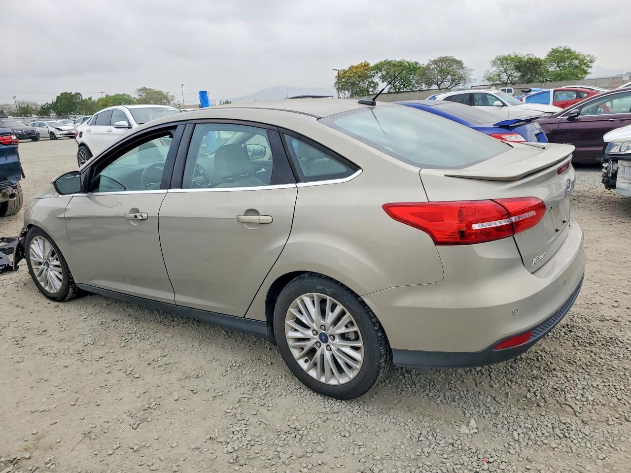 2015 Ford Focus Titanium - zdjęcie 2