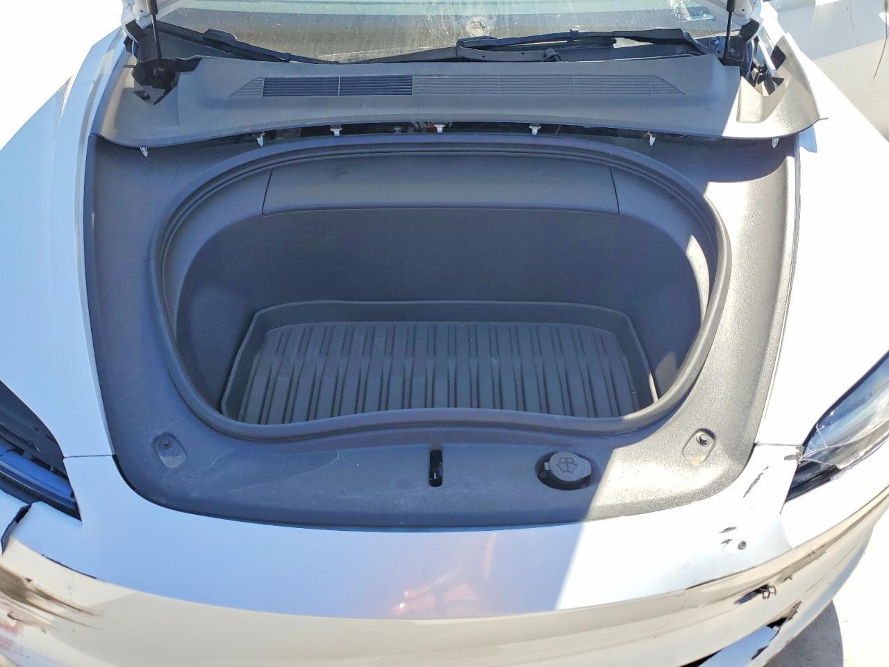 2024 Tesla Model 3 - zdjęcie 11