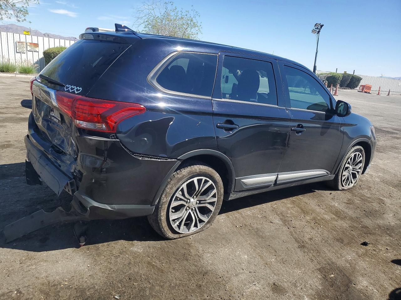 2017 Mitsubishi Outlander Se - zdjęcie 3