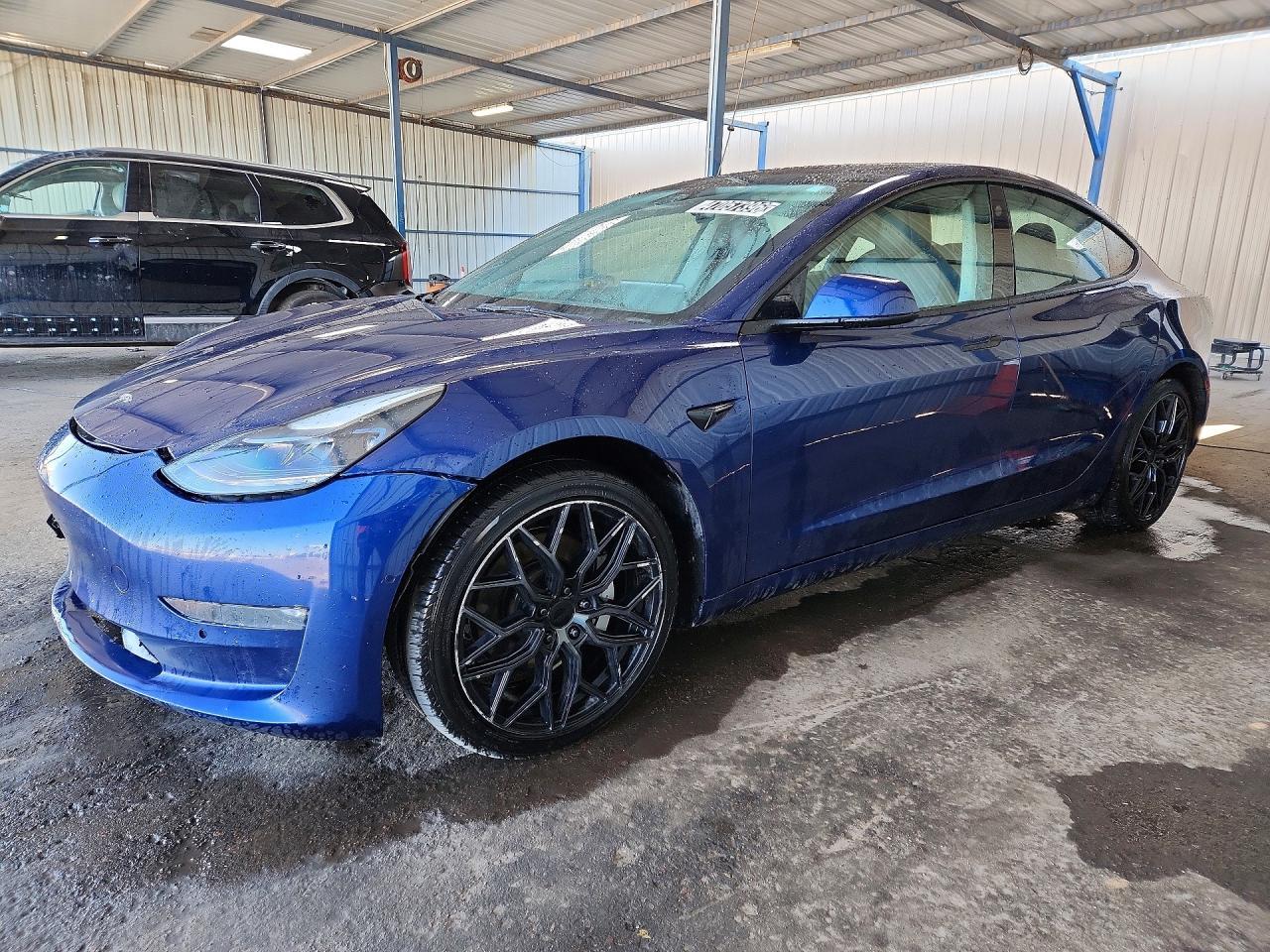 2022 Tesla Model 3 - zdjęcie główne