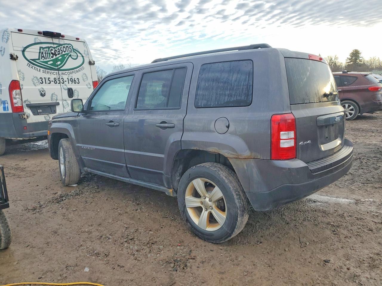 2014 Jeep Patriot Latitude - zdjęcie 2