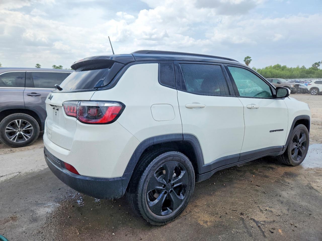 2021 Jeep Compass Latitude - zdjęcie 3