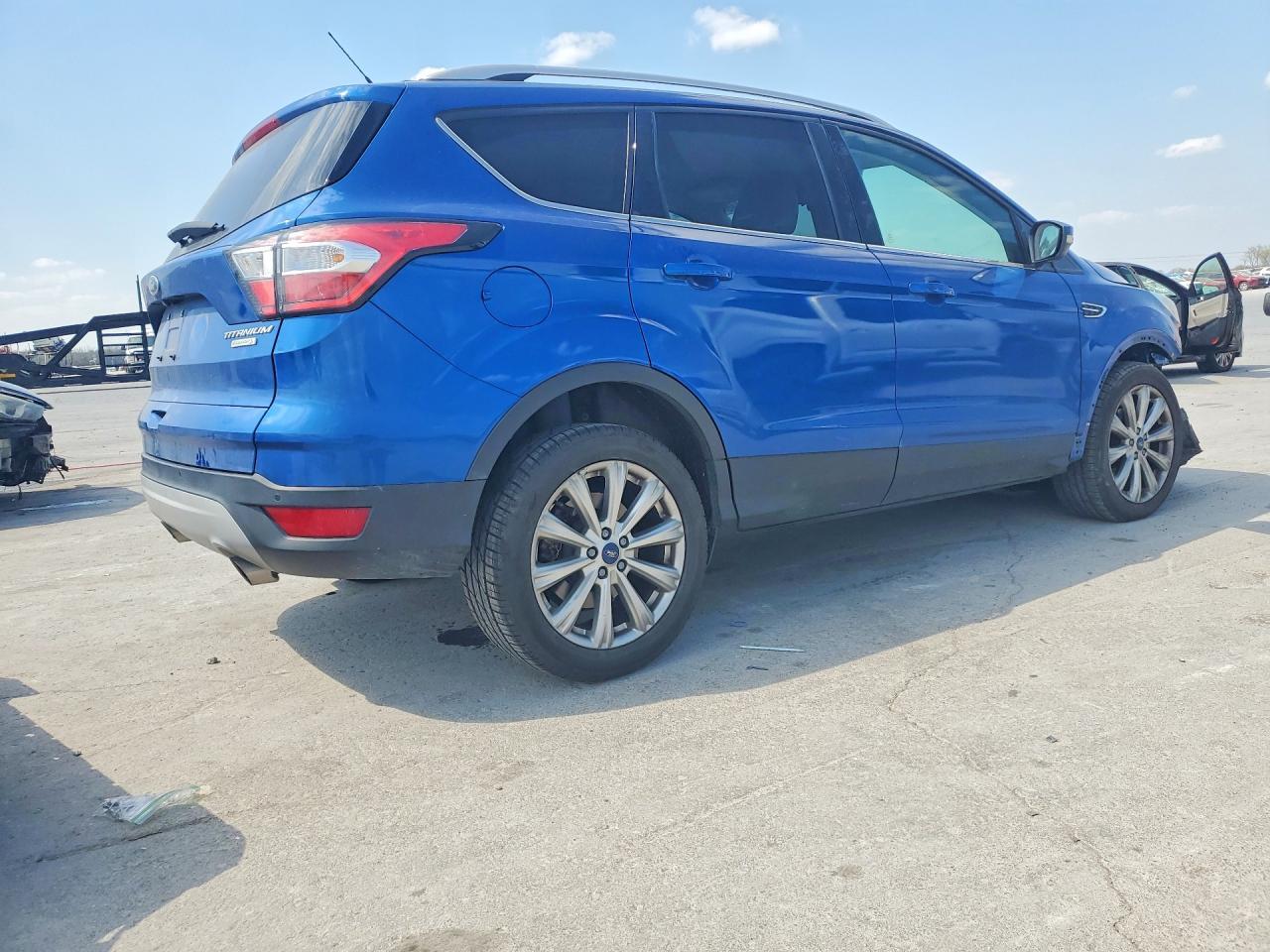 2017 Ford Escape Titanium - zdjęcie 3