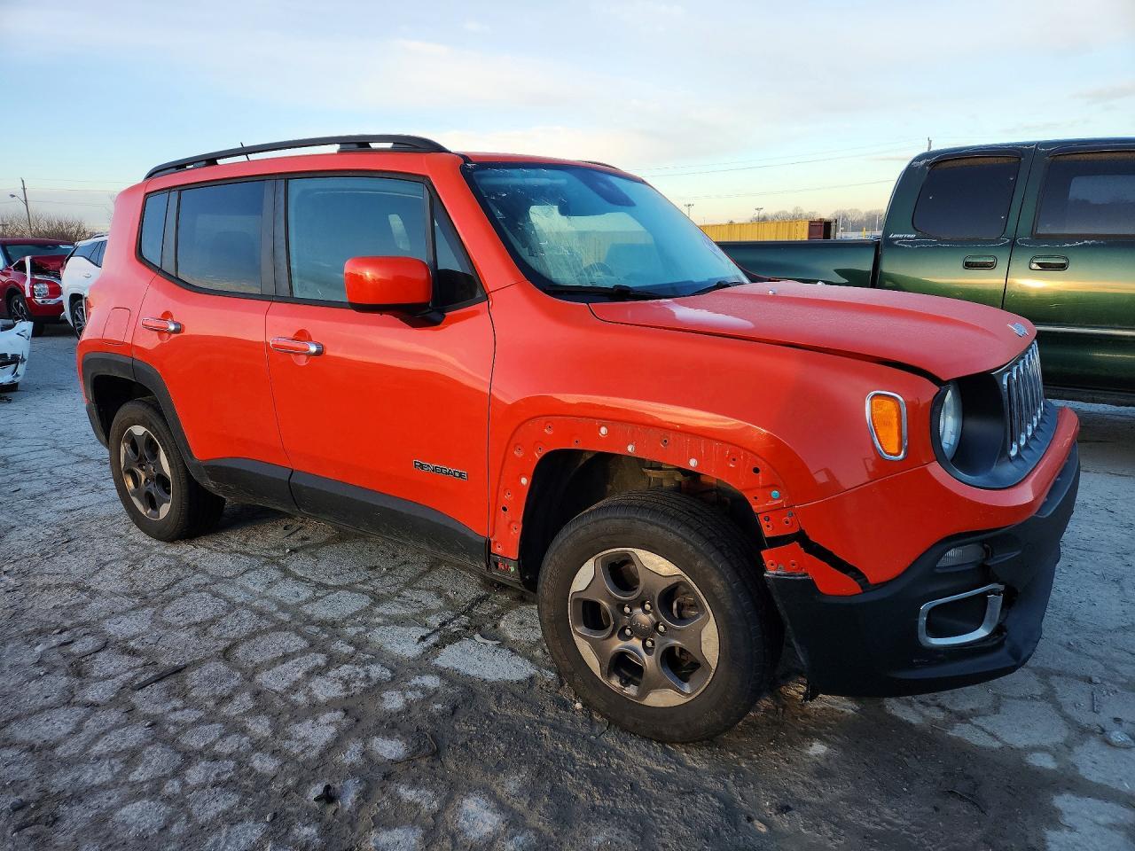 2017 Jeep Renegade Latitude - zdjęcie 4