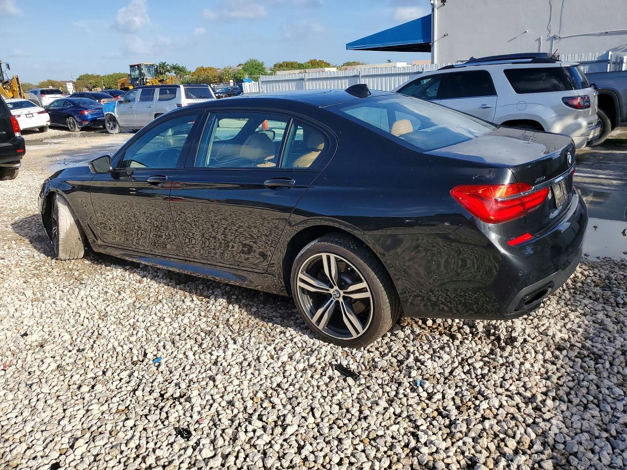 BMW Seria 7 - zdjęcie 2