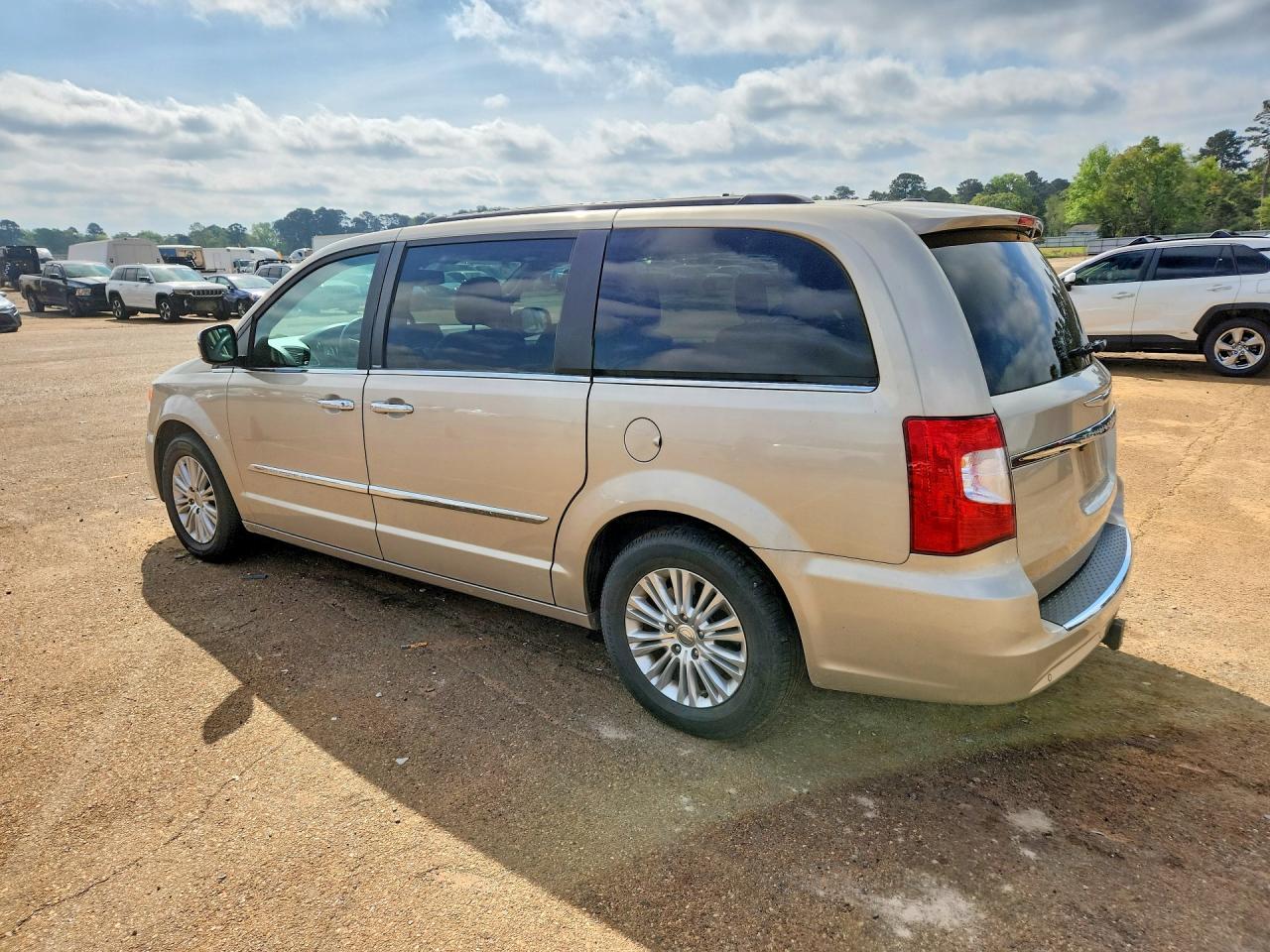 2013 Chrysler Town & Country Touring L - zdjęcie 2