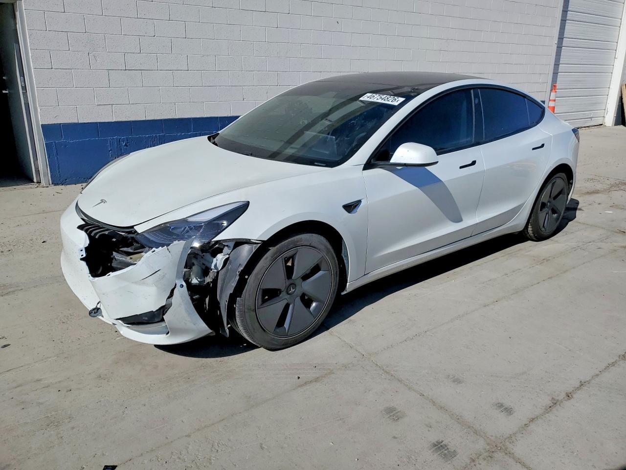 2021 Tesla Model 3 - zdjęcie główne