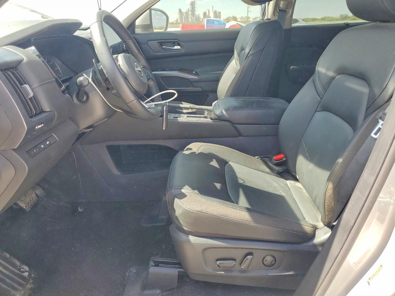 2025 Nissan Pathfinder Sl - zdjęcie 7