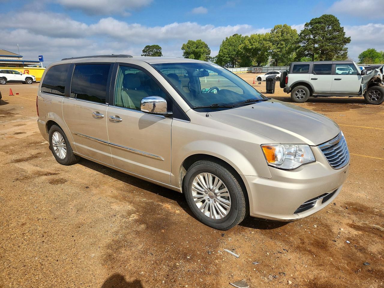 2013 Chrysler Town & Country Touring L - zdjęcie 4