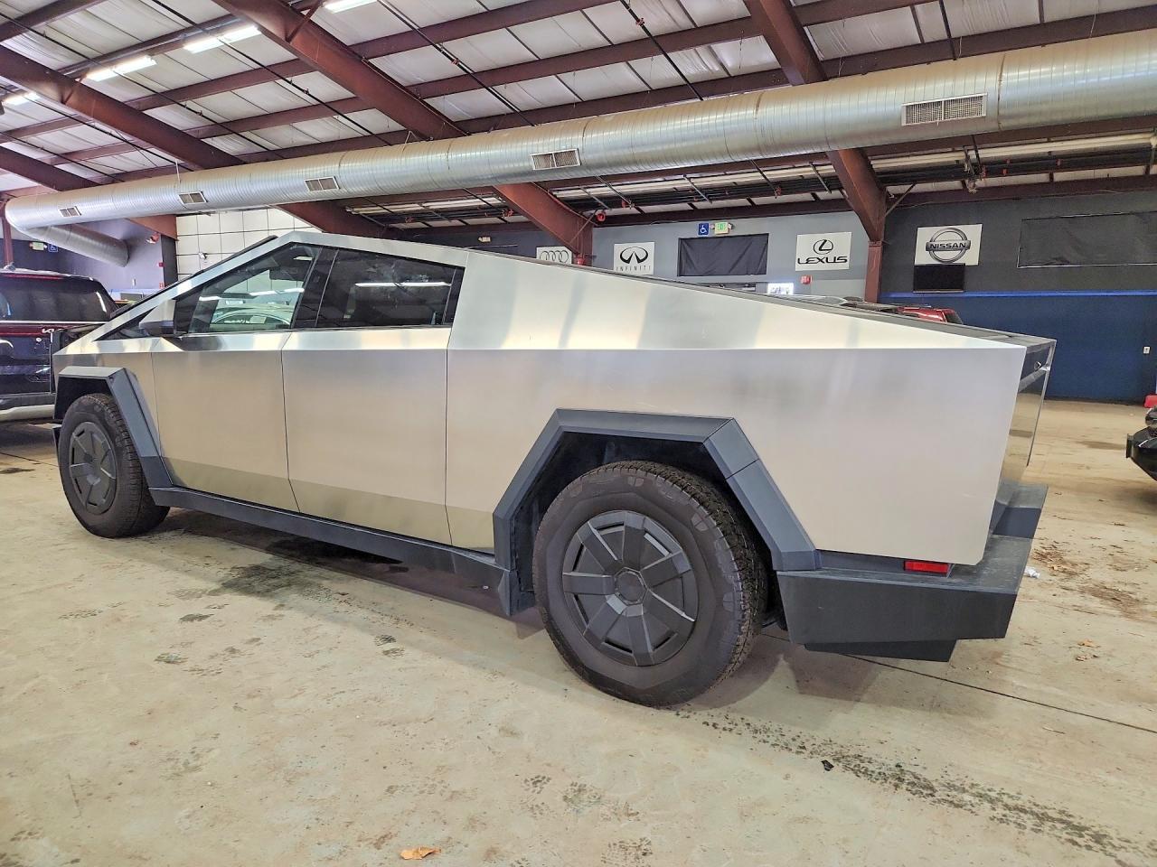 2024 Tesla Cybertruck - zdjęcie 2