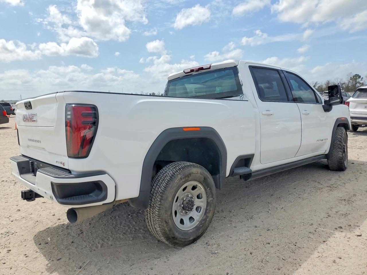 2024 GMC Sierra K2500 At4 - zdjęcie 3