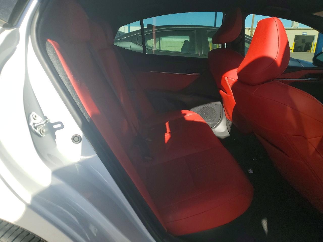 2026 Toyota Camry Xse - zdjęcie 10