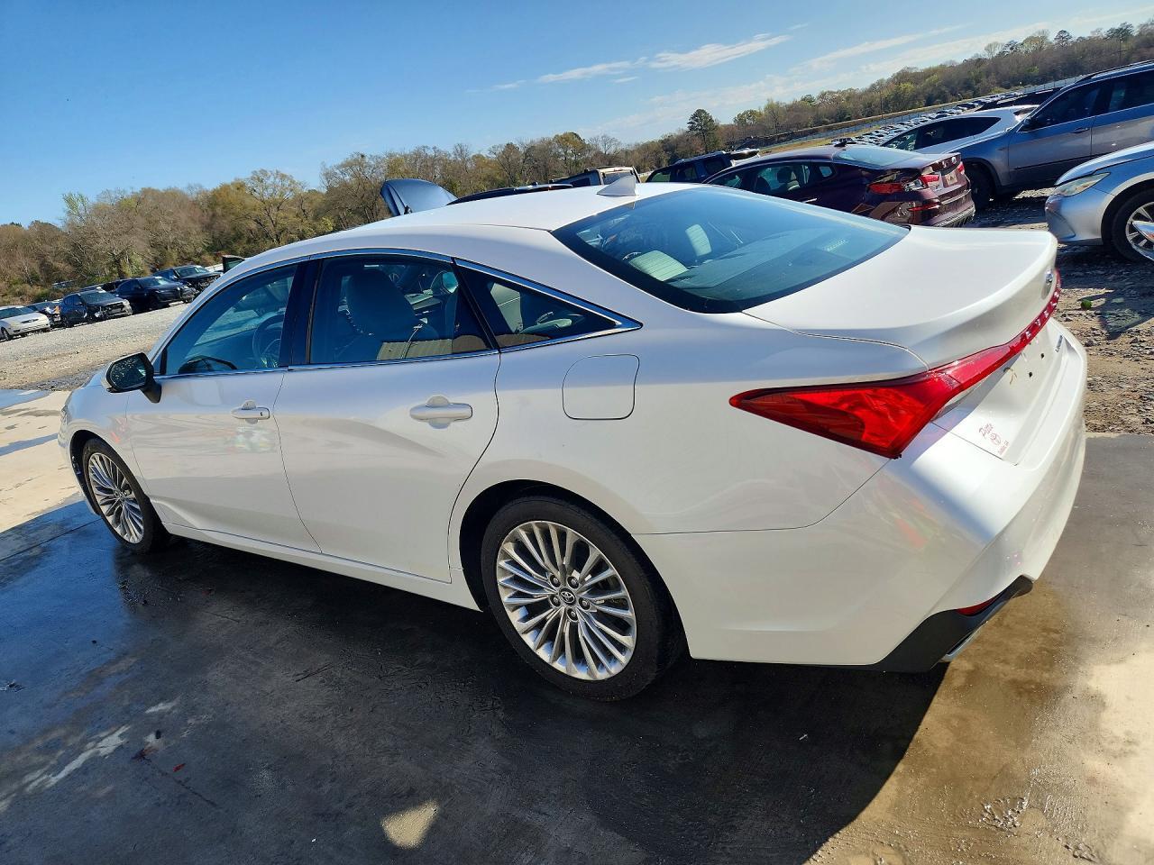 2019 Toyota Avalon Limited - zdjęcie 2