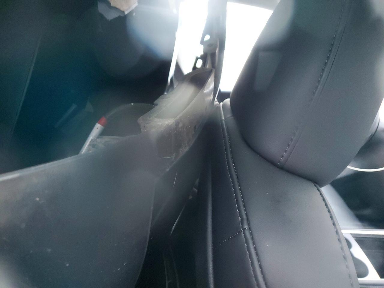 2025 Tesla Model Y - zdjęcie 13