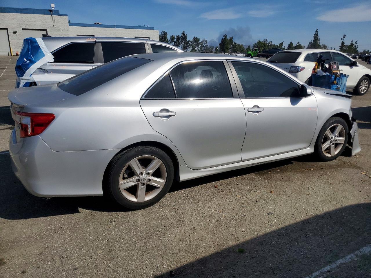 2014 Toyota Camry Se - zdjęcie 3