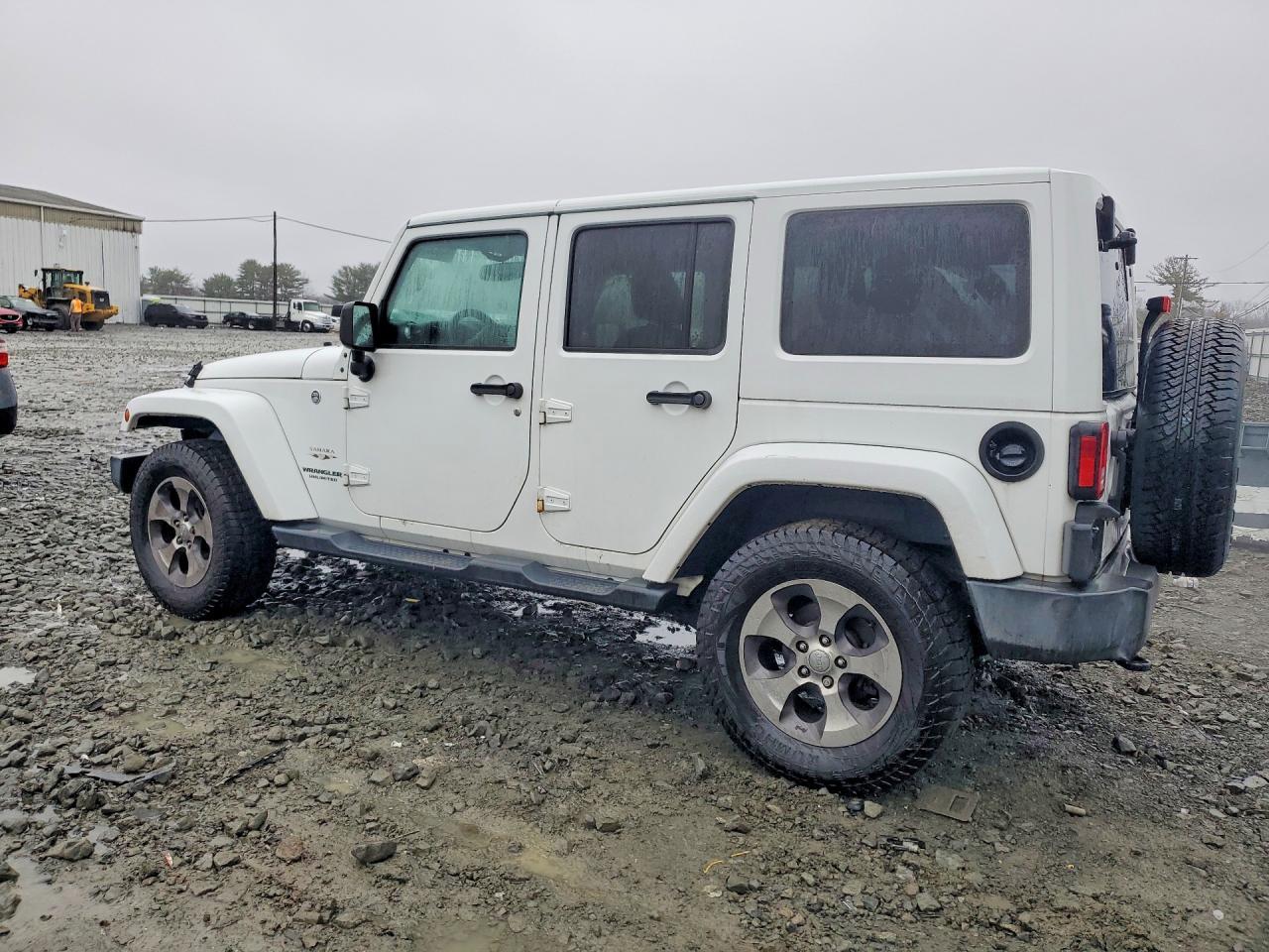 2016 Jeep Wrangler Unlimited Sahara - zdjęcie 2