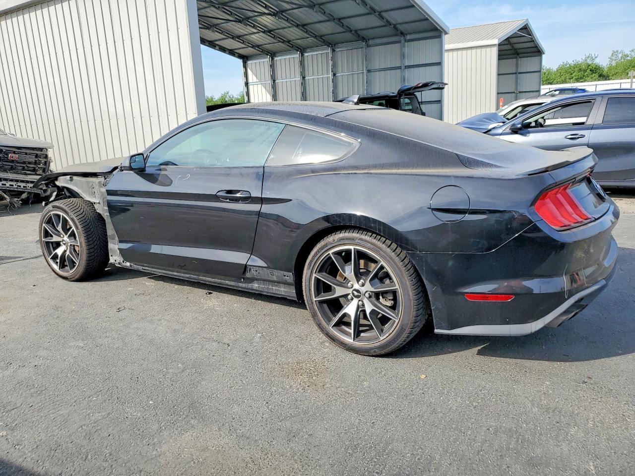 2020 Ford Mustang - zdjęcie 2