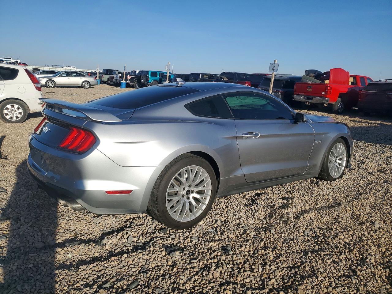 2020 Ford Mustang Gt - zdjęcie 3