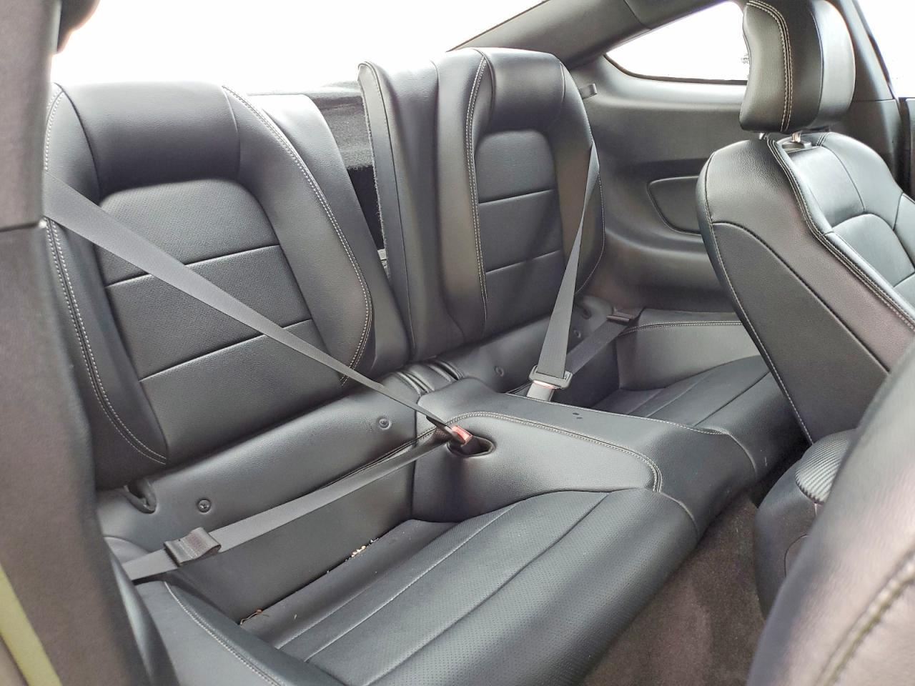 2016 Ford Mustang - zdjęcie 10