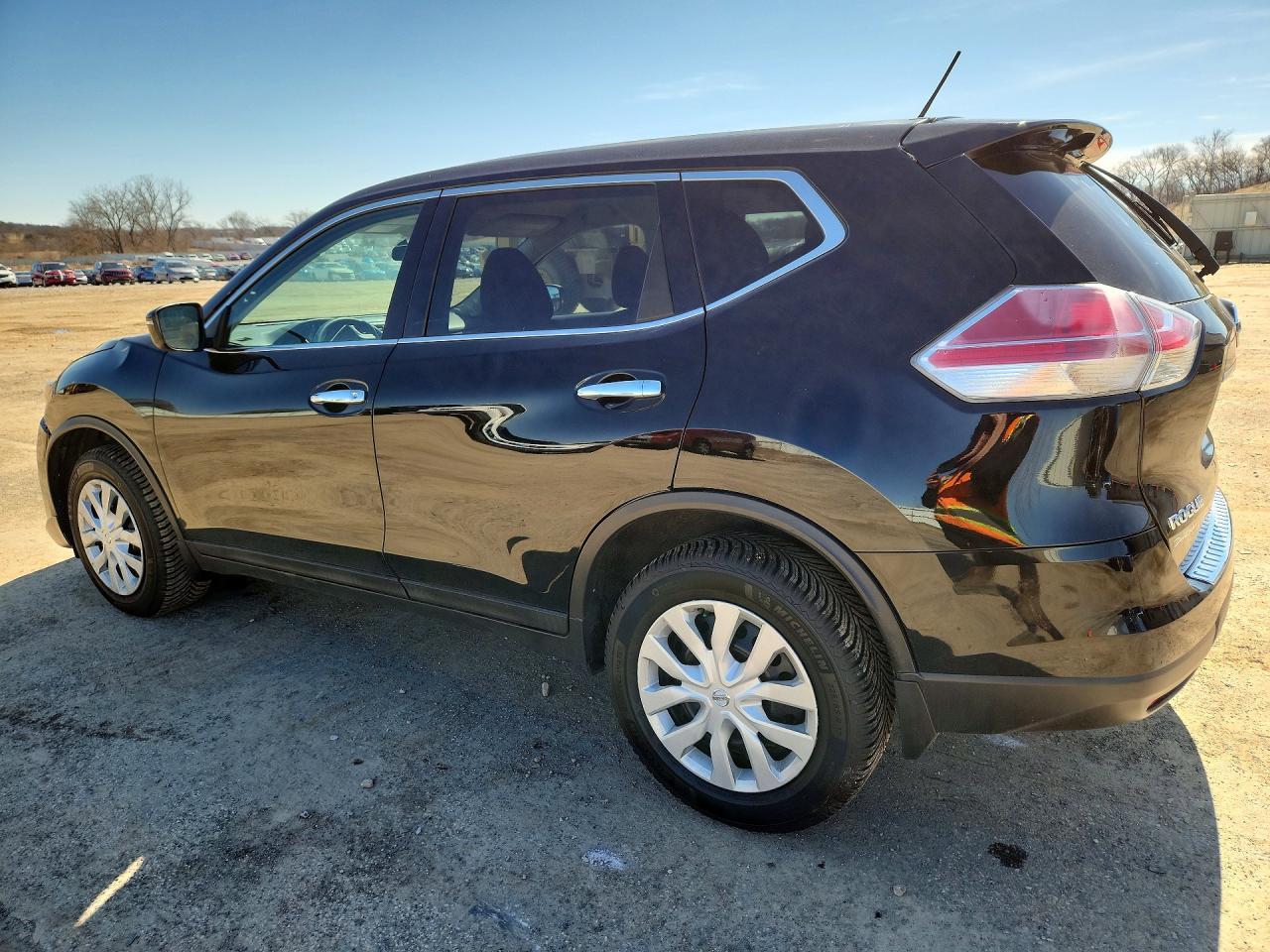 2015 Nissan Rogue S - zdjęcie 2