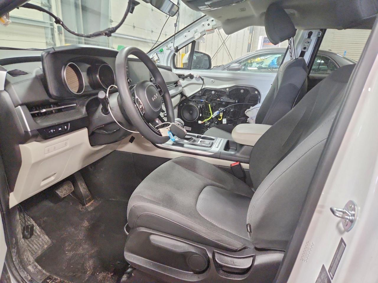 2024 Kia Carnival Lx - zdjęcie 7